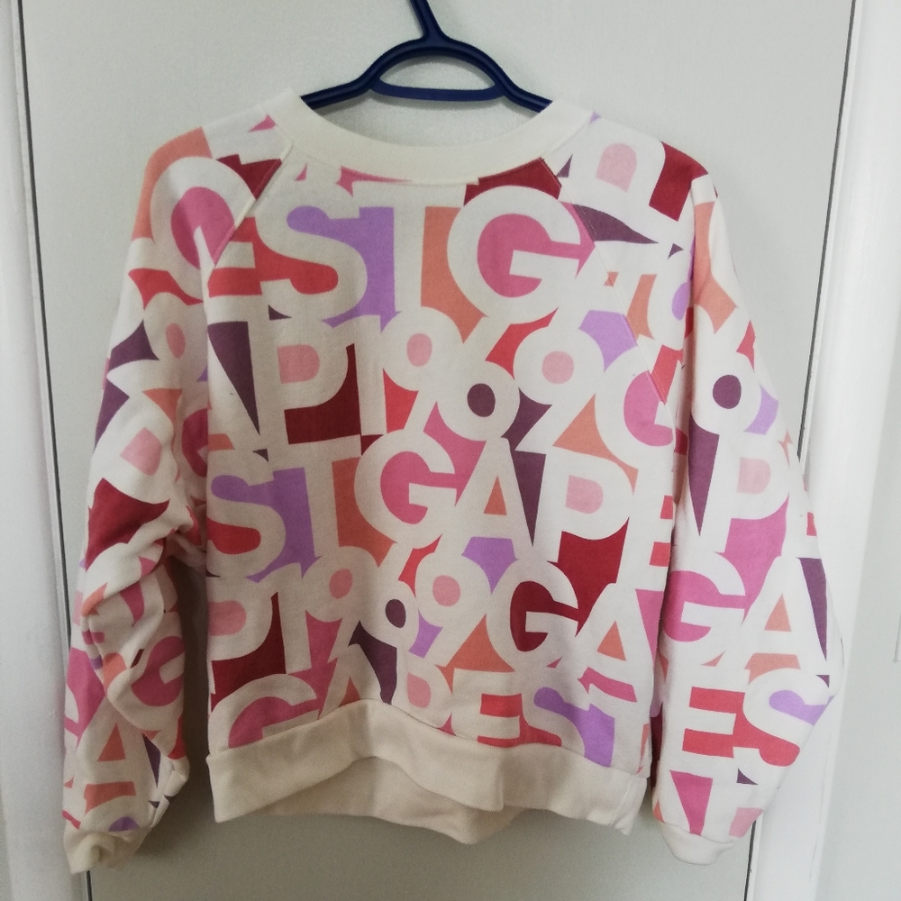 GAP crew neck sweatshirt